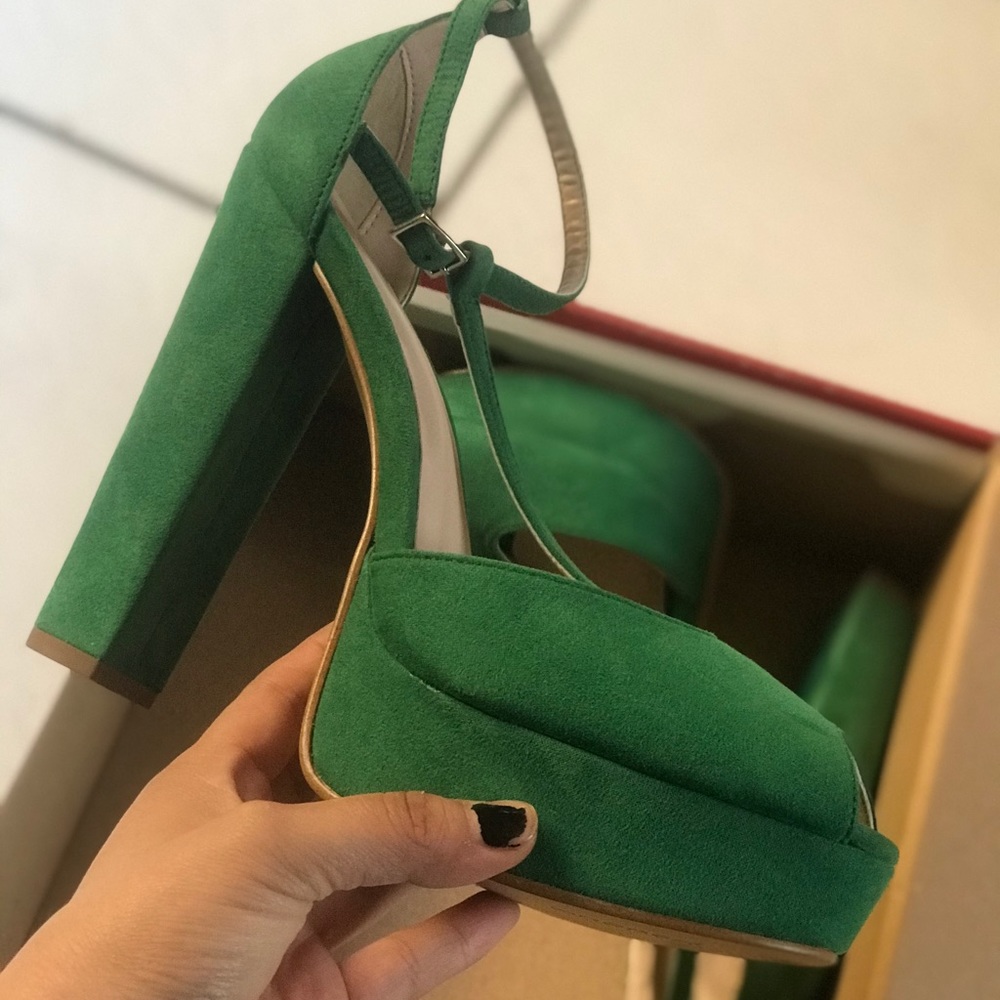 New green pumps